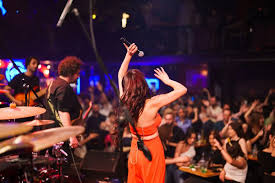 Her Cumartesi 21:00 -  24:00 arası canlı müzik